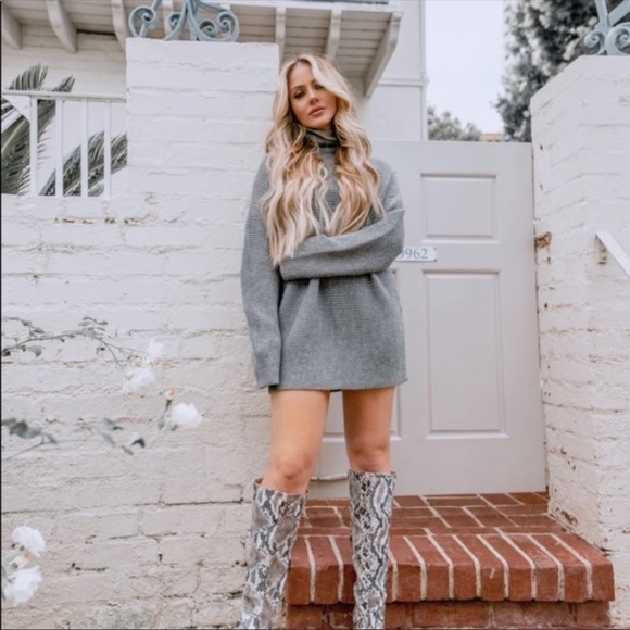 Lovers + Friends Dresses & Skirts - Lovers + Friends Madrona Sweater Dress